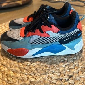 Puma boys sneakers size 1